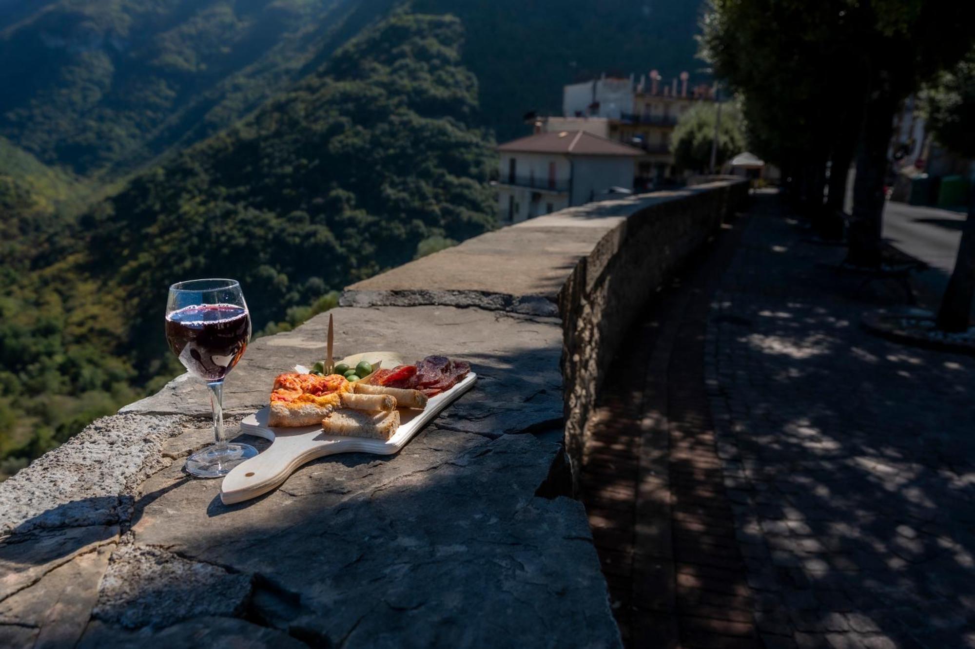 Piazza Laurino Apartments Basic Excursions Alto Cilento Pellegrinaggio Giubilare エクステリア 写真