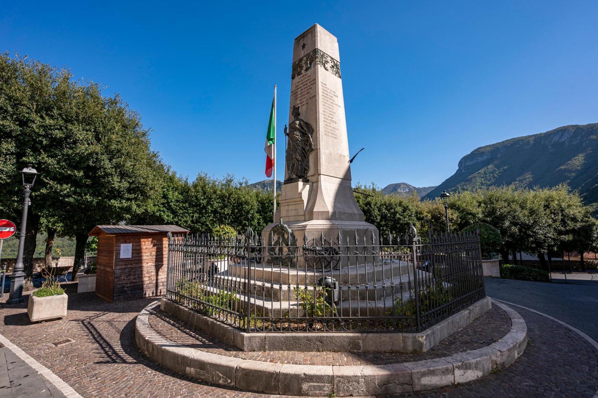 Piazza Laurino Apartments Basic Excursions Alto Cilento Pellegrinaggio Giubilare エクステリア 写真